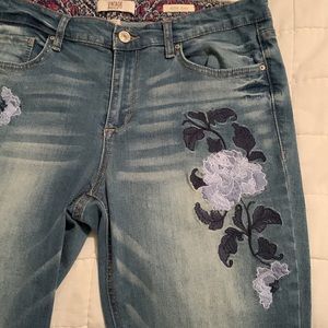 Vintage America, blues, jeans, flower details, lightly used
